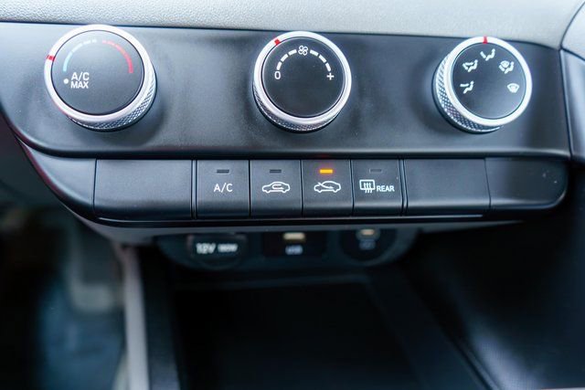 Used 2024 Hyundai Elantra SE FWD image 26