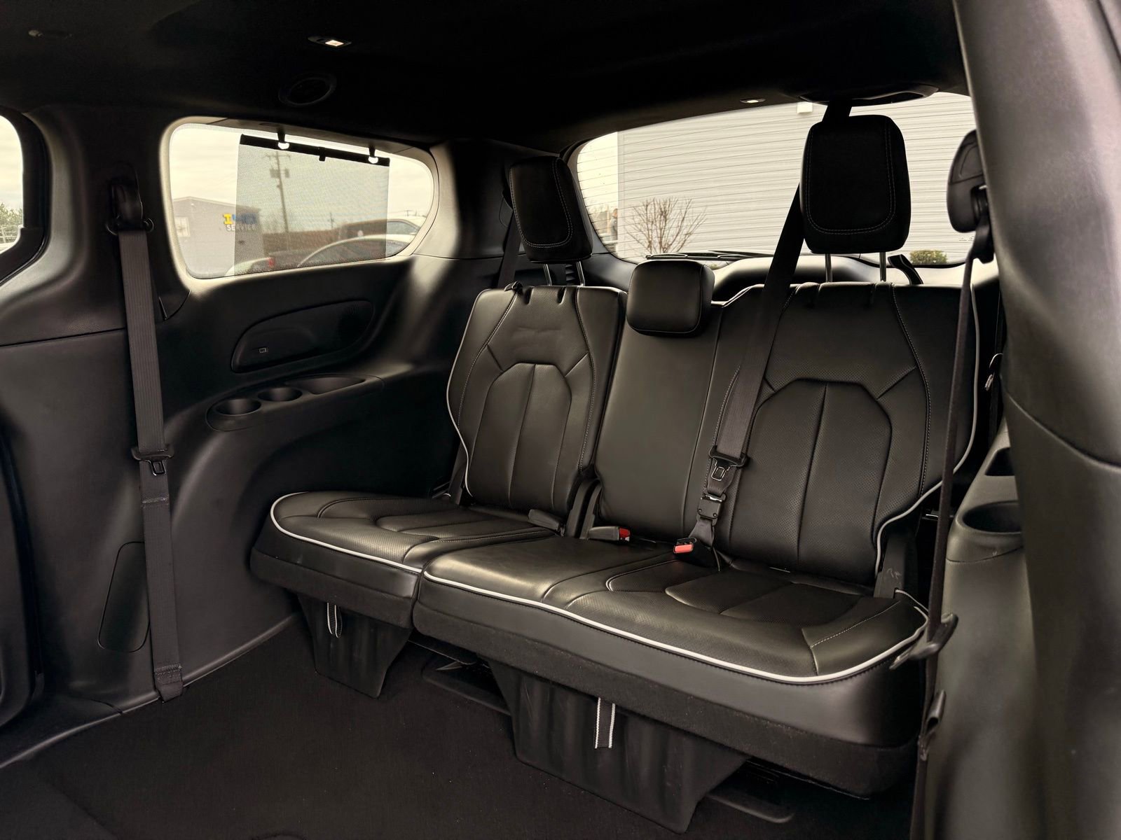 Used 2025 Chrysler Pacifica Limited FWD image 19