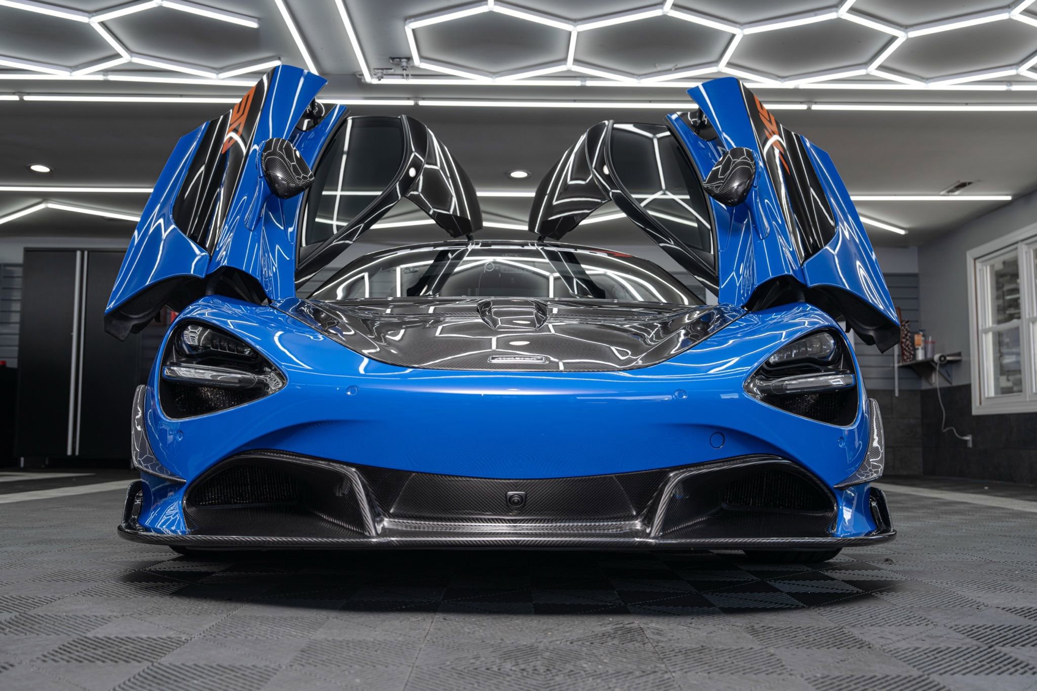 Used 2018 McLaren 720S Performance image 3