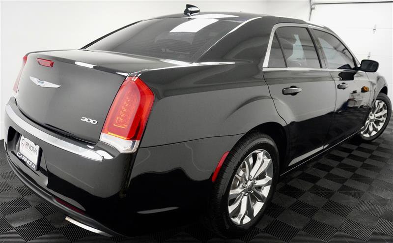 Used 2016 Chrysler 300 Limited w/ Driver Convenience Group image 7