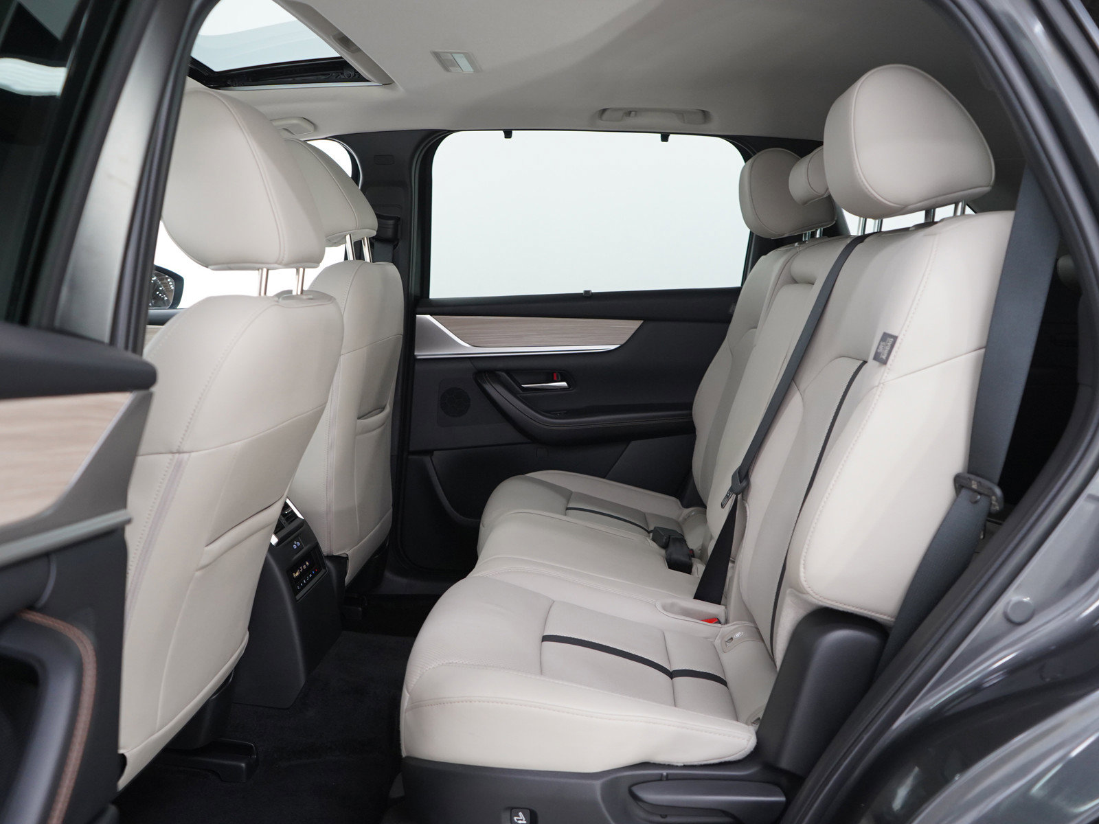 Certified 2025 MAZDA CX-90 Plug-In Hybrid w/ Preferred image 19