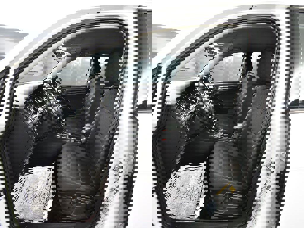 Used 2019 Volkswagen e-Golf SE image 15