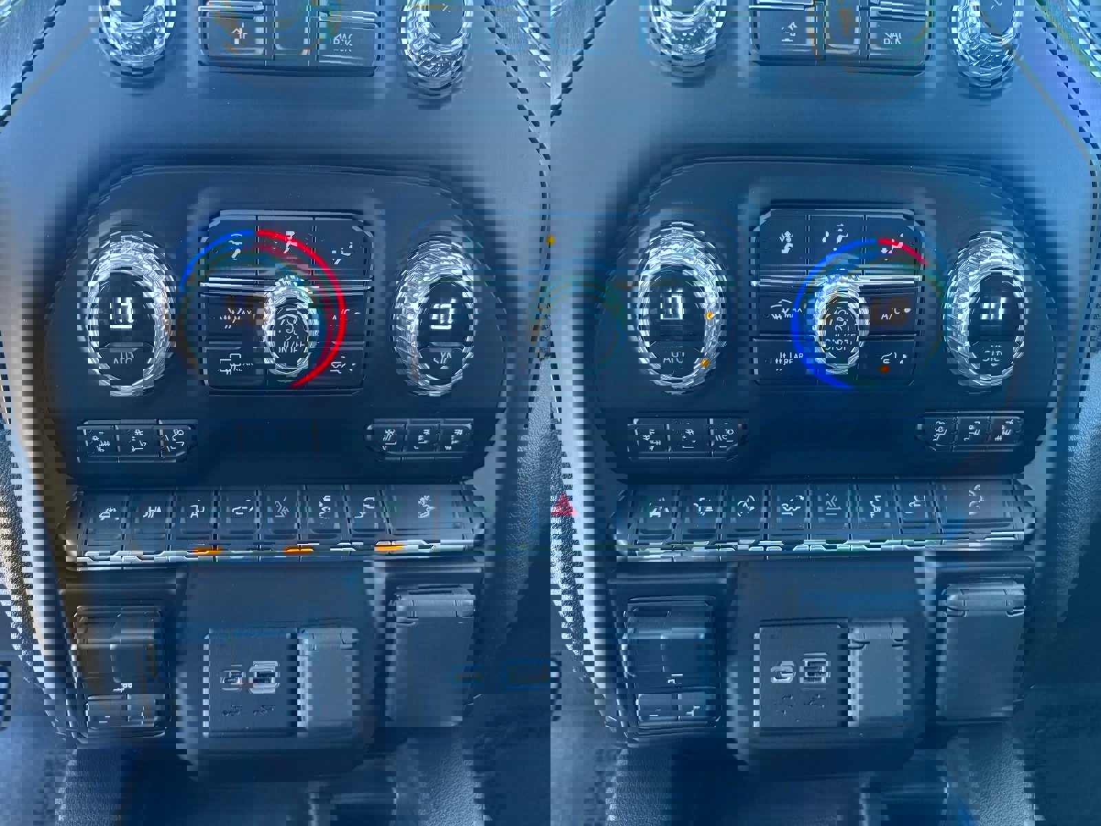 Used 2020 GMC Sierra 1500 AT4 w/ Technology Package image 22