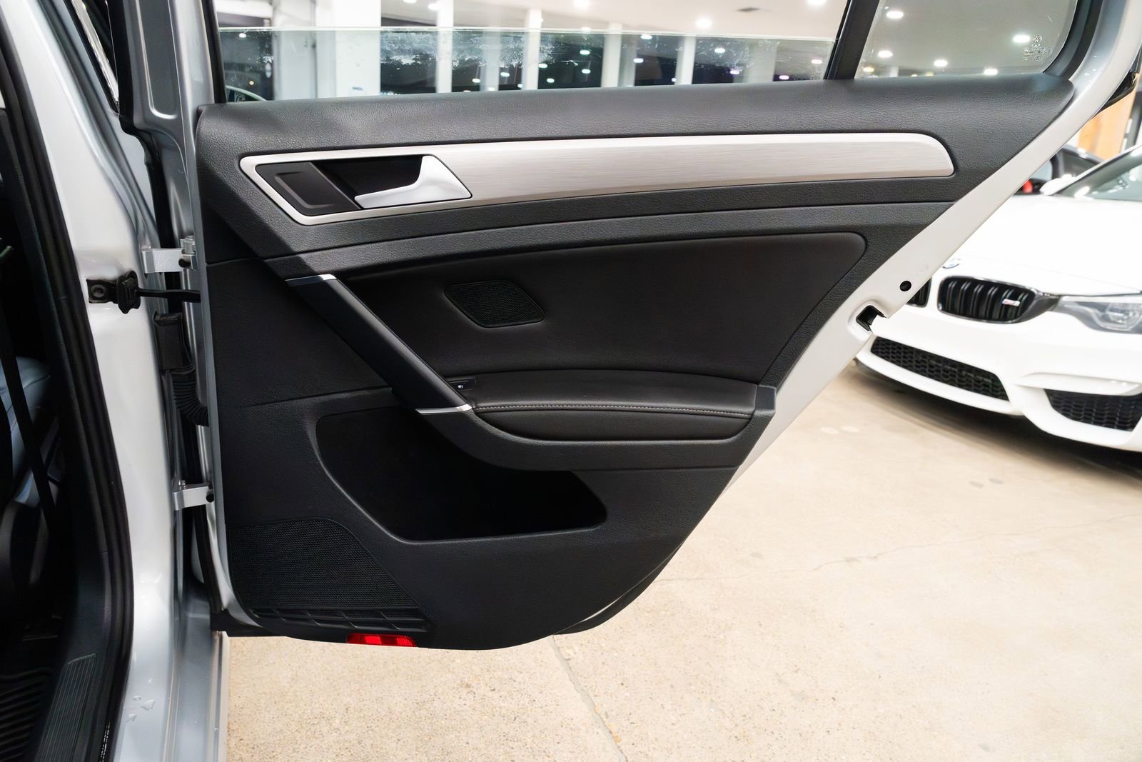 Used 2016 Volkswagen Golf SE image 19