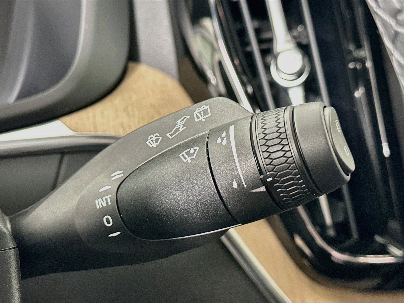 New 2027 Volvo XC60 B5 Plus AWD/4WD image 21