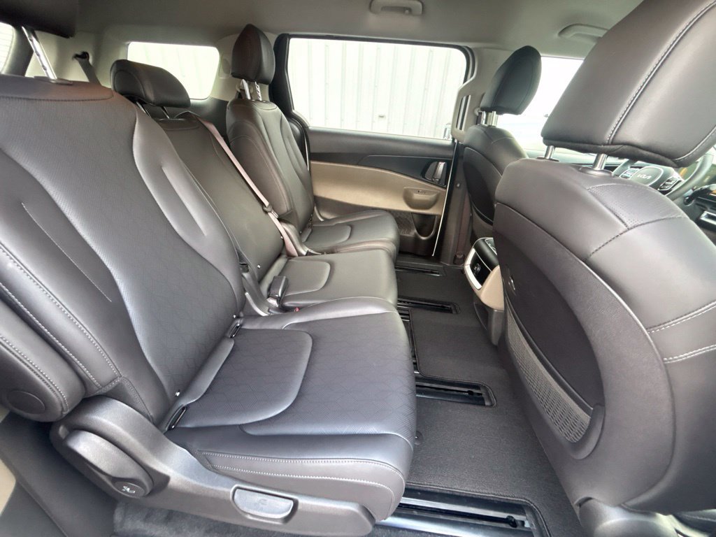Certified 2026 Kia Carnival LX FWD image 23