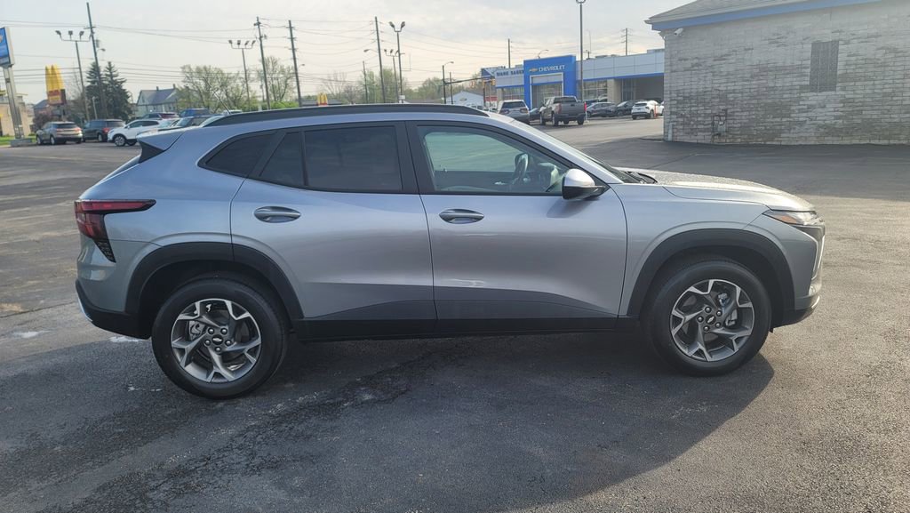 Used 2026 Chevrolet Trax LT FWD image 14