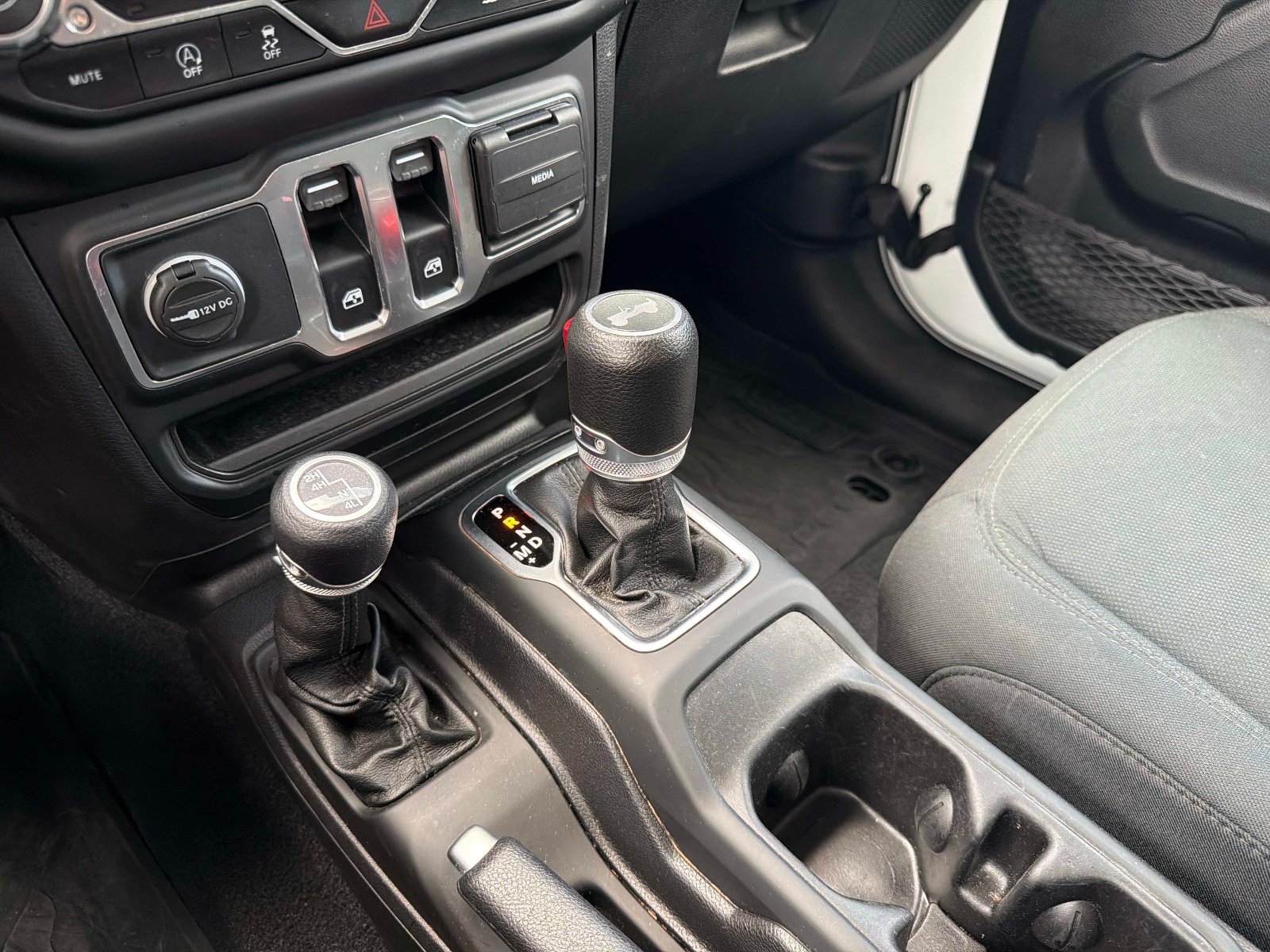 Used 2021 Jeep Wrangler Sport AWD/4WD image 33