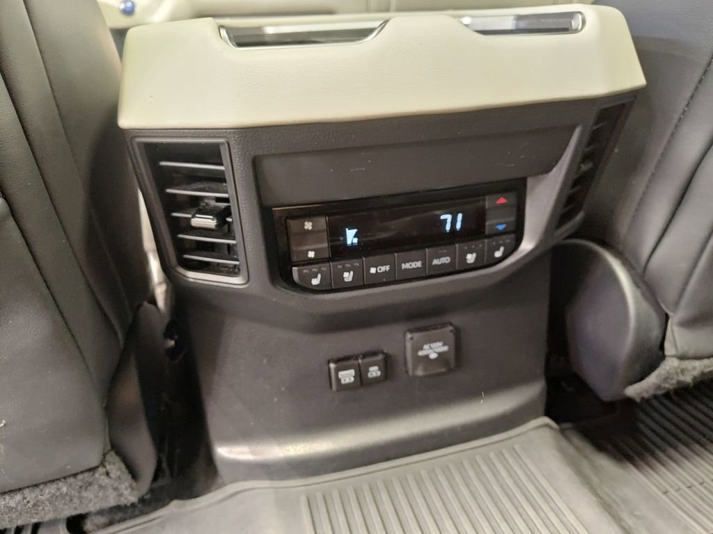 Used 2024 Toyota Sequoia Capstone AWD/4WD image 30