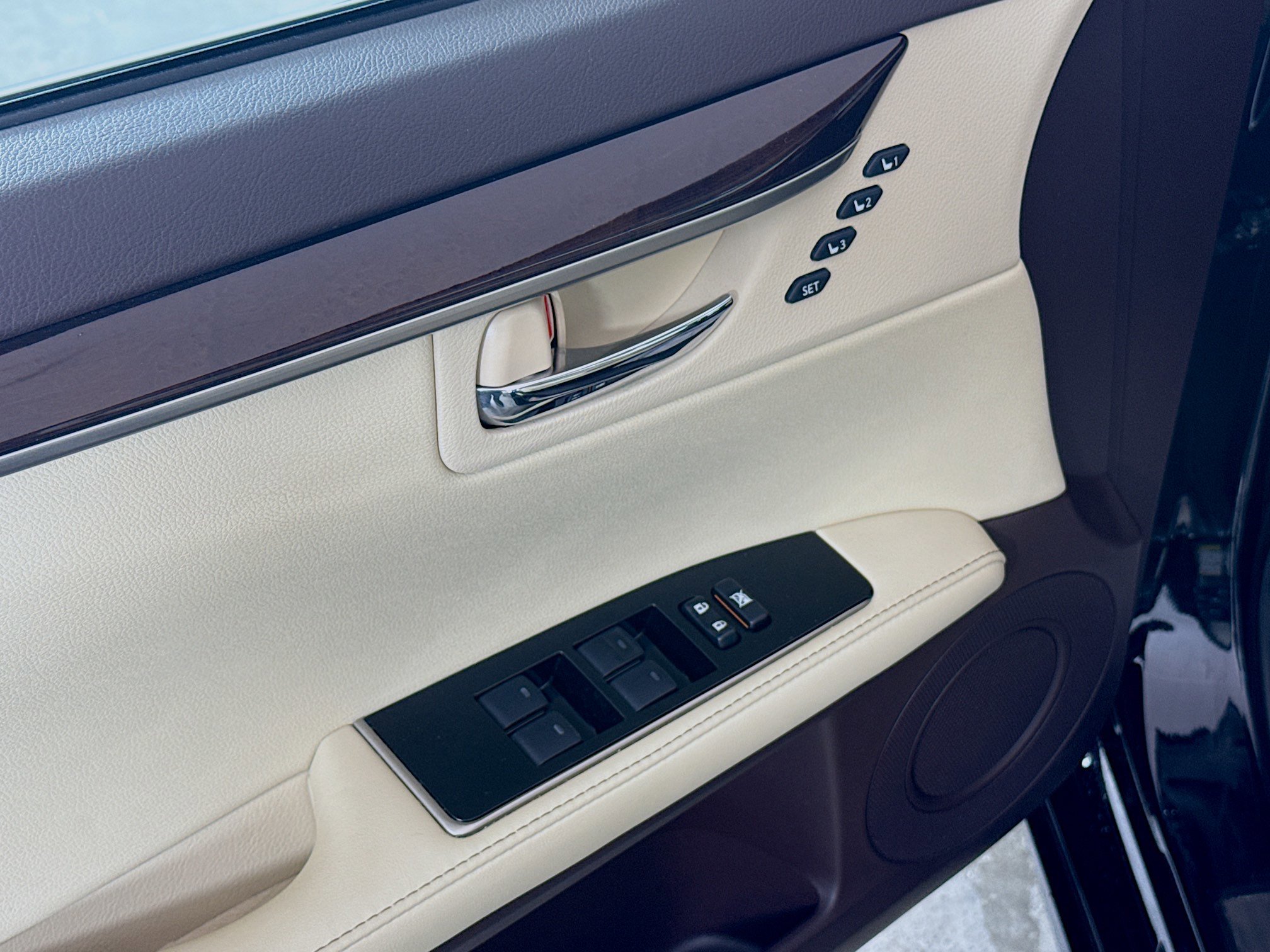 Used 2017 Lexus ES 350 w/ Ultra Luxury Package image 20