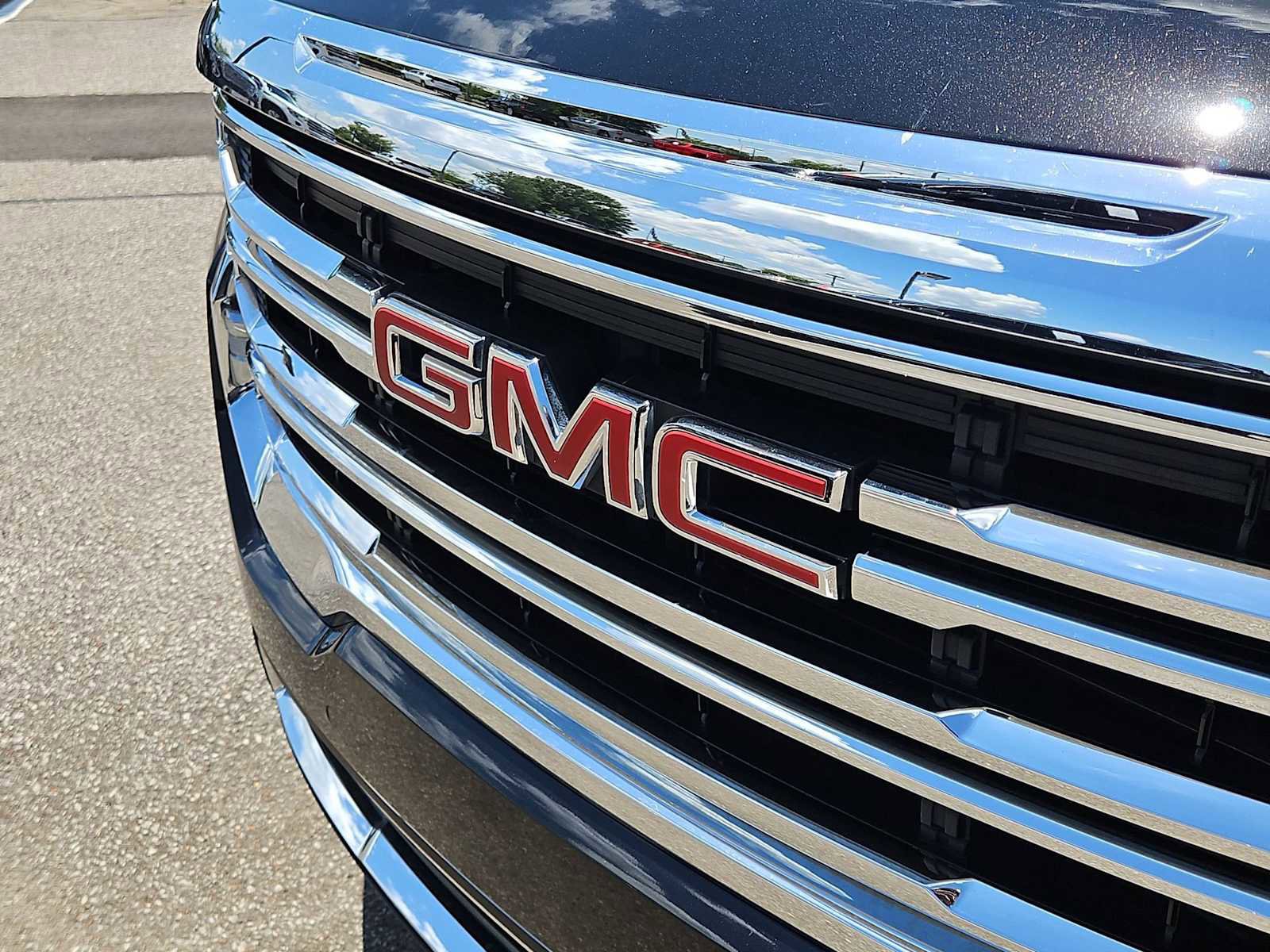 Certified 2023 GMC Acadia SLE w/ Driver Convenience Package FWD image 11