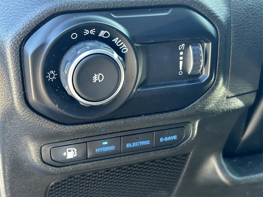 Used 2023 Jeep Wrangler Unlimited Sahara w/ Cold Weather Group image 30