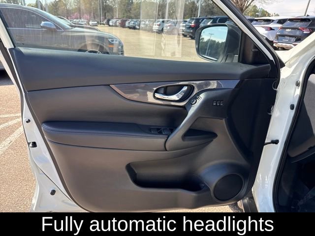 Used 2019 Nissan Rogue SV w/ Premium Package image 20