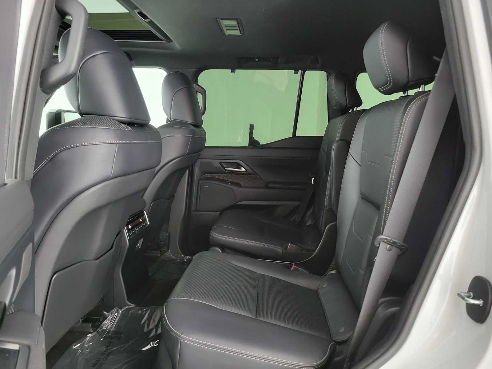 Used 2024 Lexus GX 550 w/ Accessory Package (Z1) AWD/4WD image 19