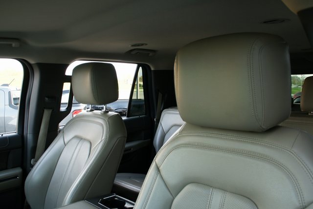 Used 2021 Ford Expedition Max Limited image 18