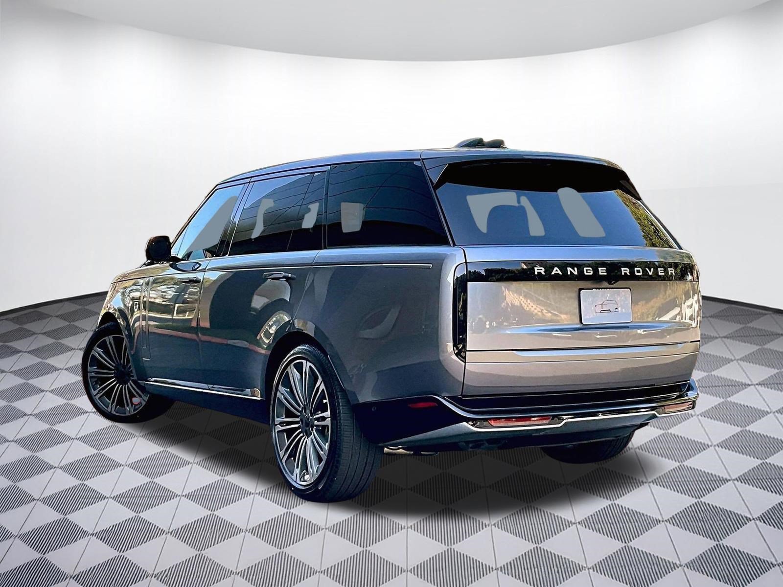 New 2026 Land Rover Range Rover Long Wheelbase SE AWD/4WD image 3