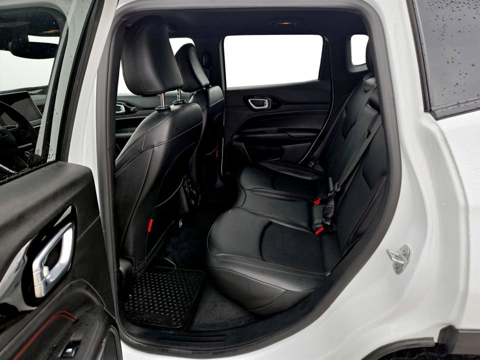 Used 2025 Jeep Compass Trailhawk image 29