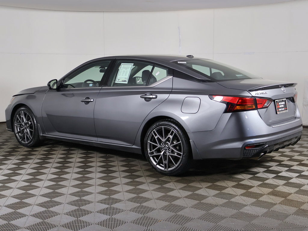 Used 2023 Nissan Altima 2.0 SR FWD image 11