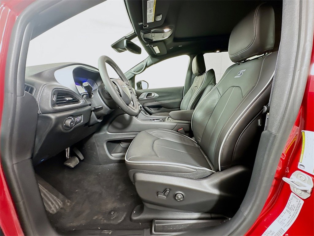 New 2026 Chrysler Pacifica Limited w/ S Appearance Package image 10