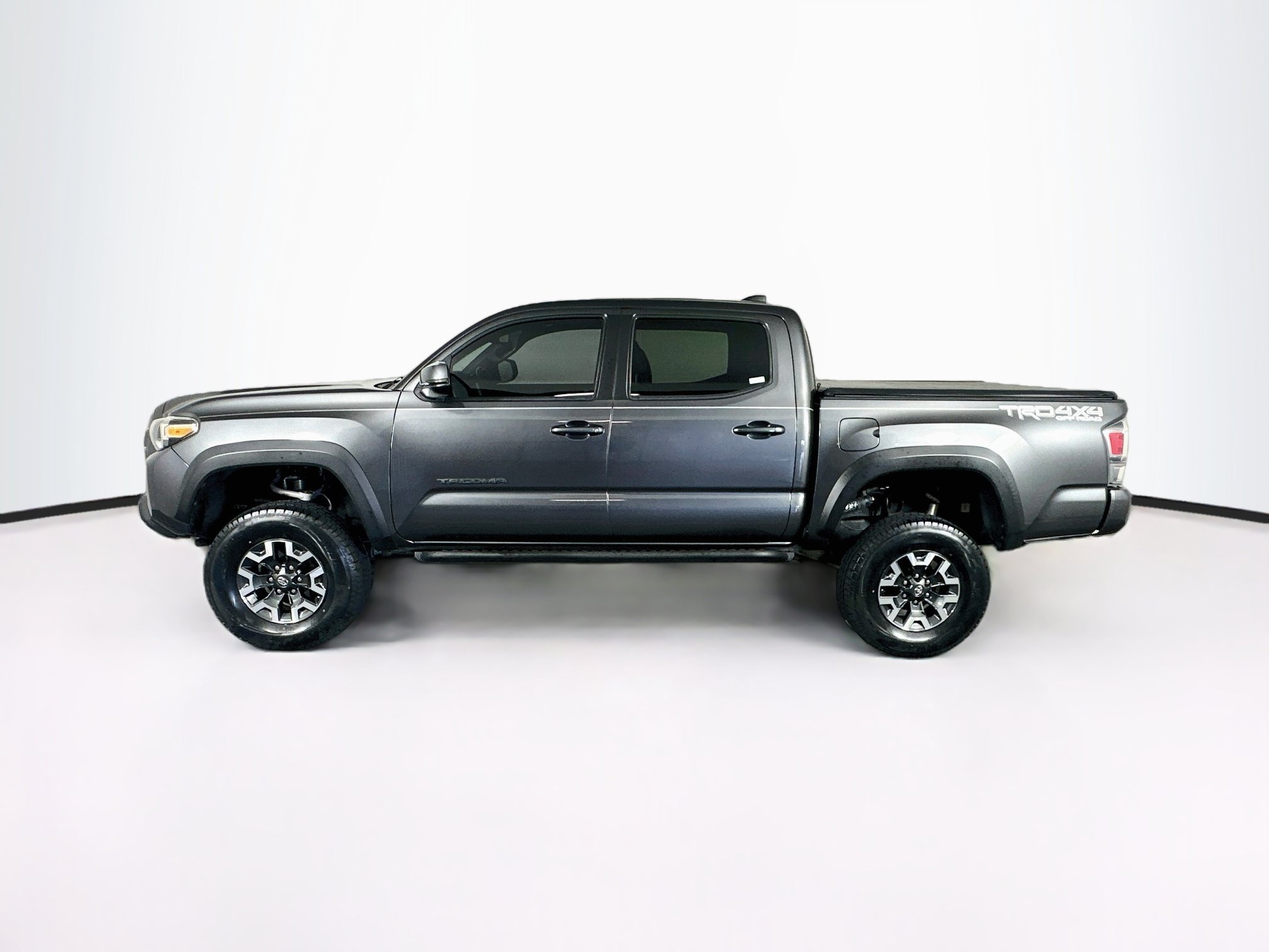 Used 2020 Toyota Tacoma TRD Off-Road w/ TRD Premium Off Road Package AWD/4WD image 4