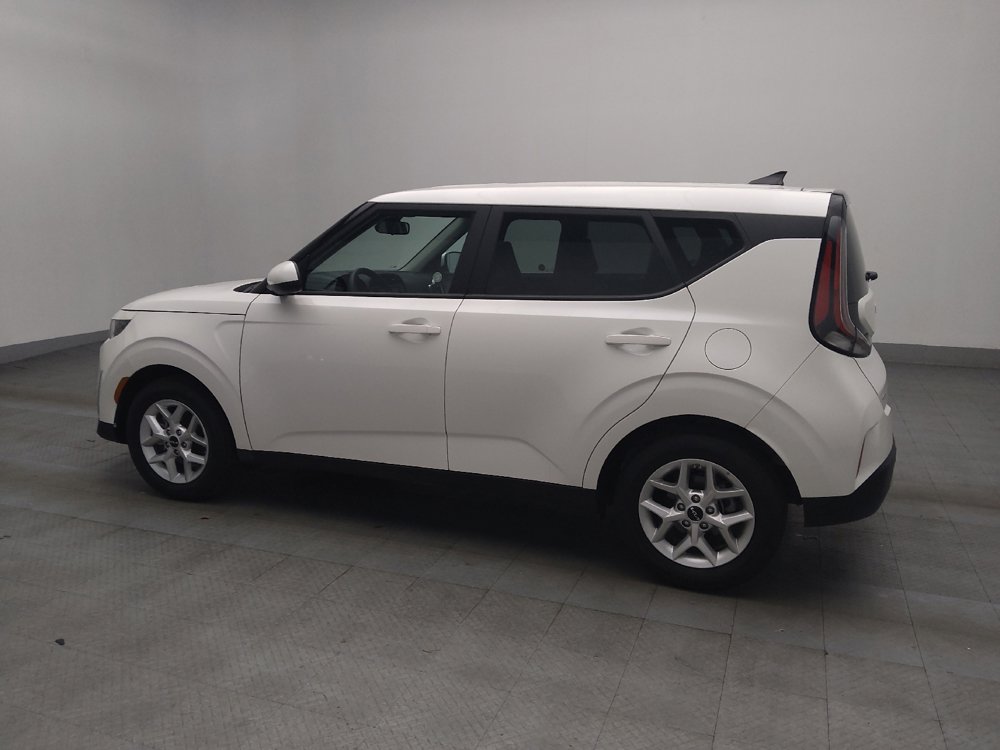 Used 2025 Kia Soul LX FWD image 3