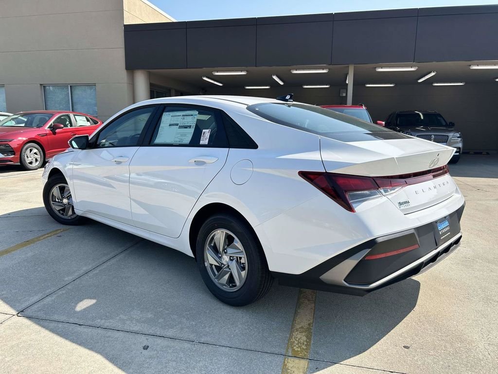 New 2026 Hyundai Elantra SE FWD image 5