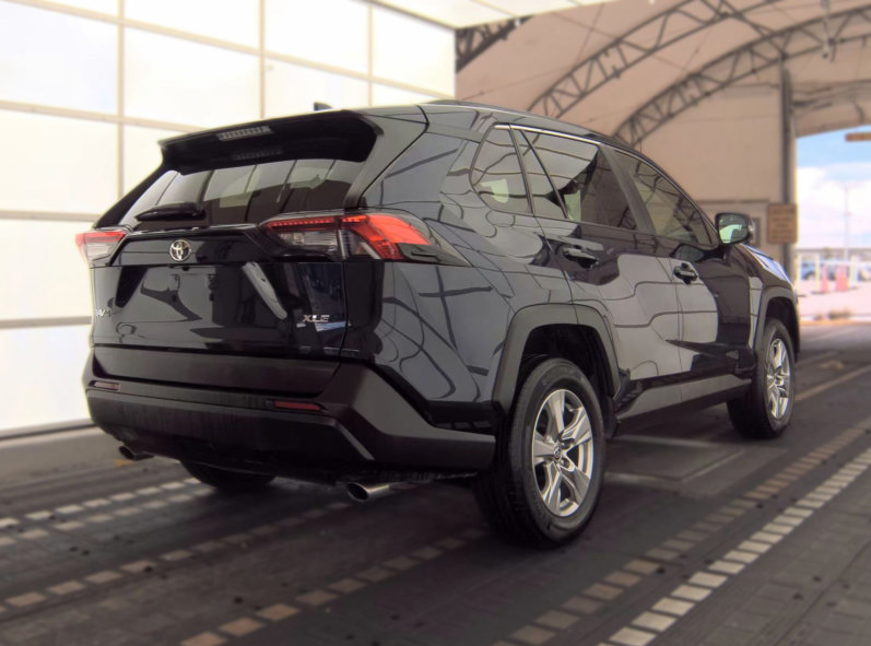 Used 2025 Toyota RAV4 XLE FWD video 2