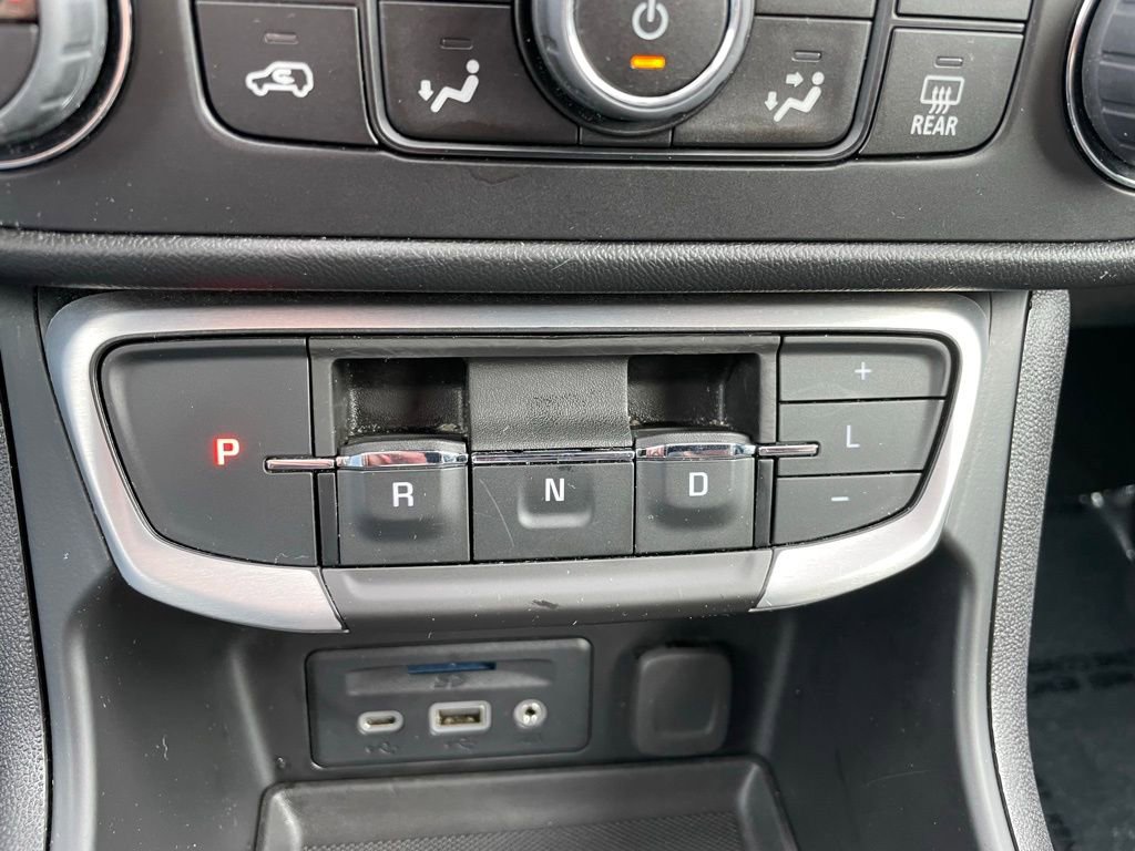 Used 2023 GMC Terrain SLT image 12