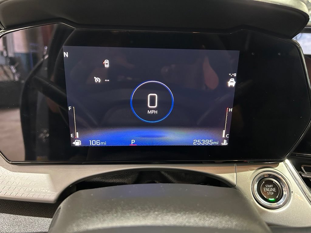Used 2025 Chevrolet Trax LT FWD image 17