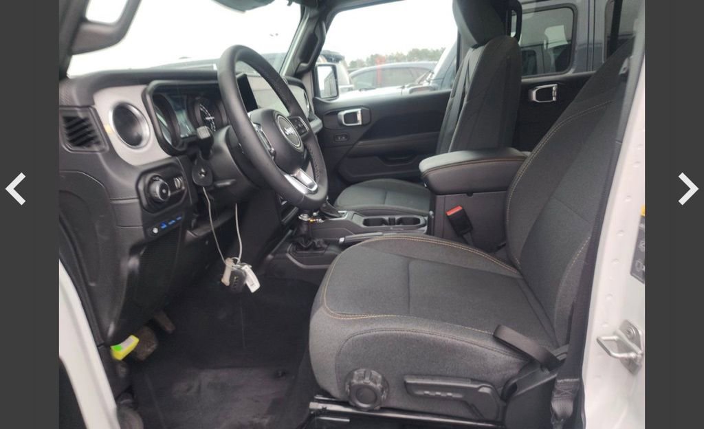 Used 2025 Jeep Wrangler Unlimited Sahara w/ Safety Group image 13