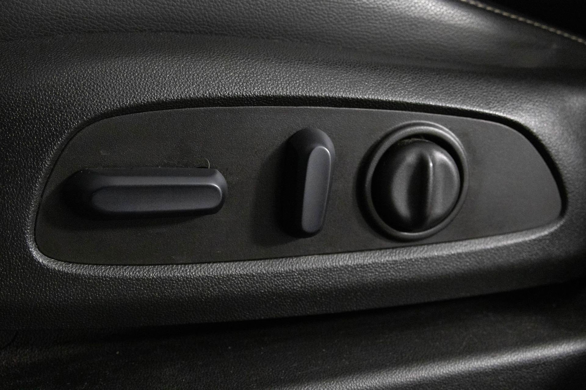 Certified 2023 GMC Acadia SLT image 18