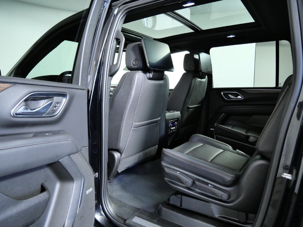 Used 2023 Chevrolet Suburban High Country AWD/4WD image 15