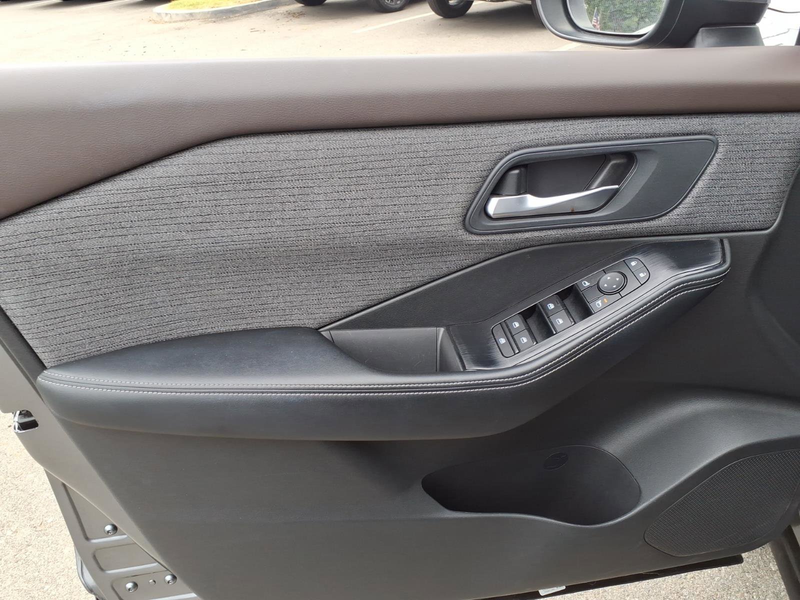 Certified 2023 Nissan Rogue SV image 12