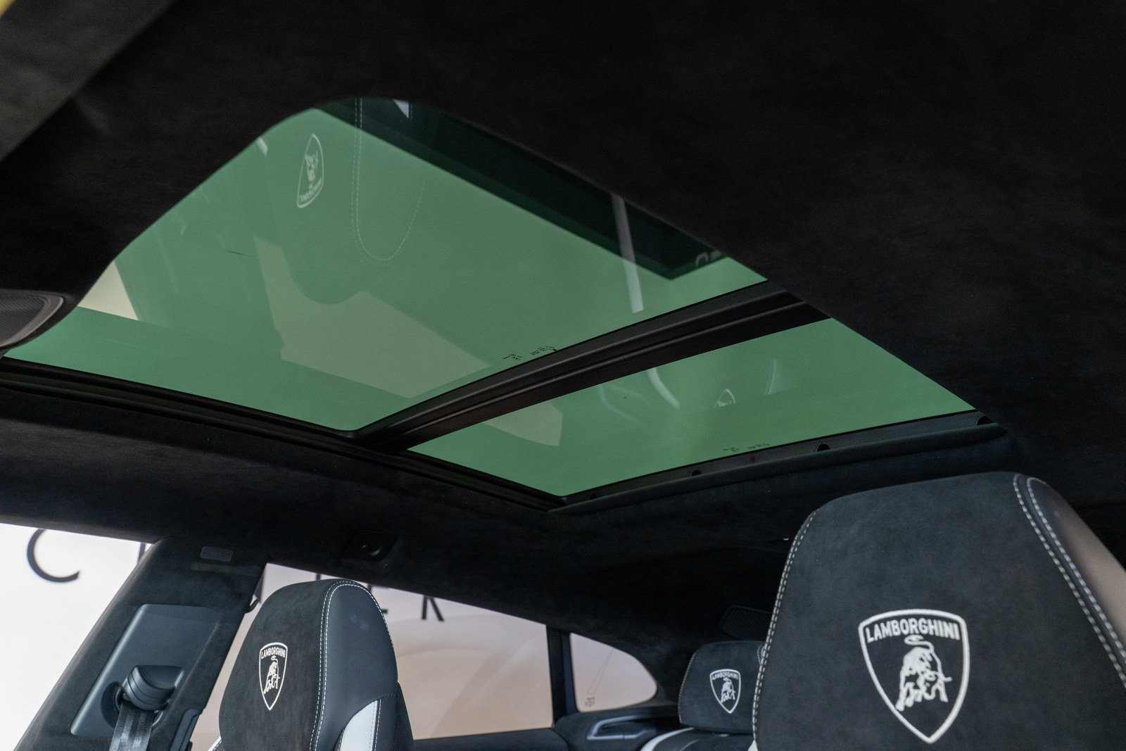 Used 2023 Lamborghini Urus Performante AWD/4WD image 9