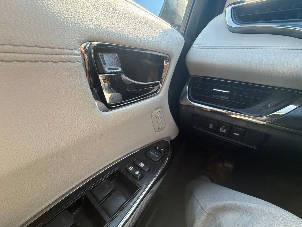 Used 2016 Toyota Avalon Touring FWD image 14