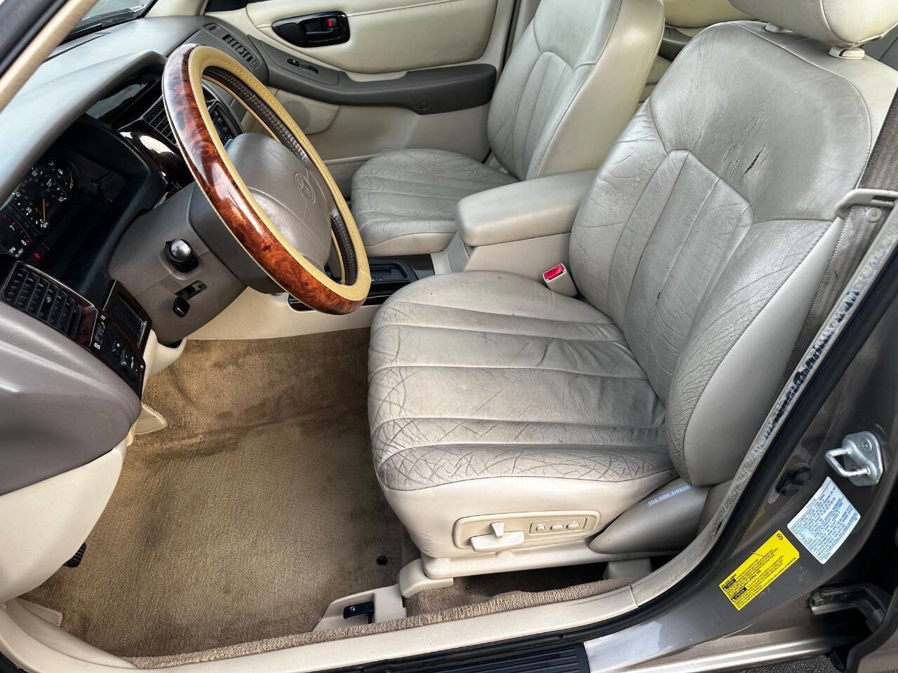 Used 1998 Toyota Avalon XLS image 12