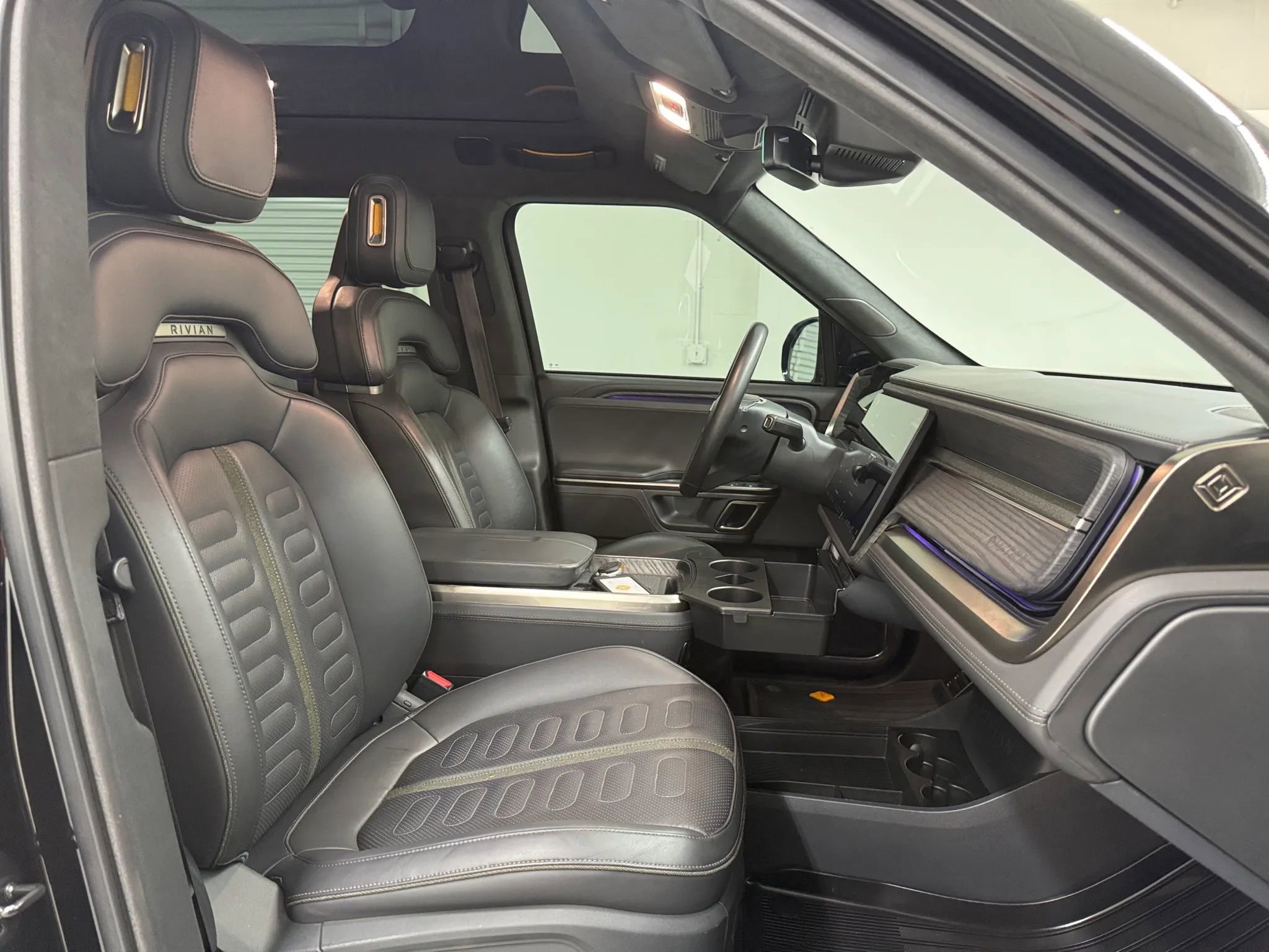 Used 2023 Rivian R1T Adventure image 10