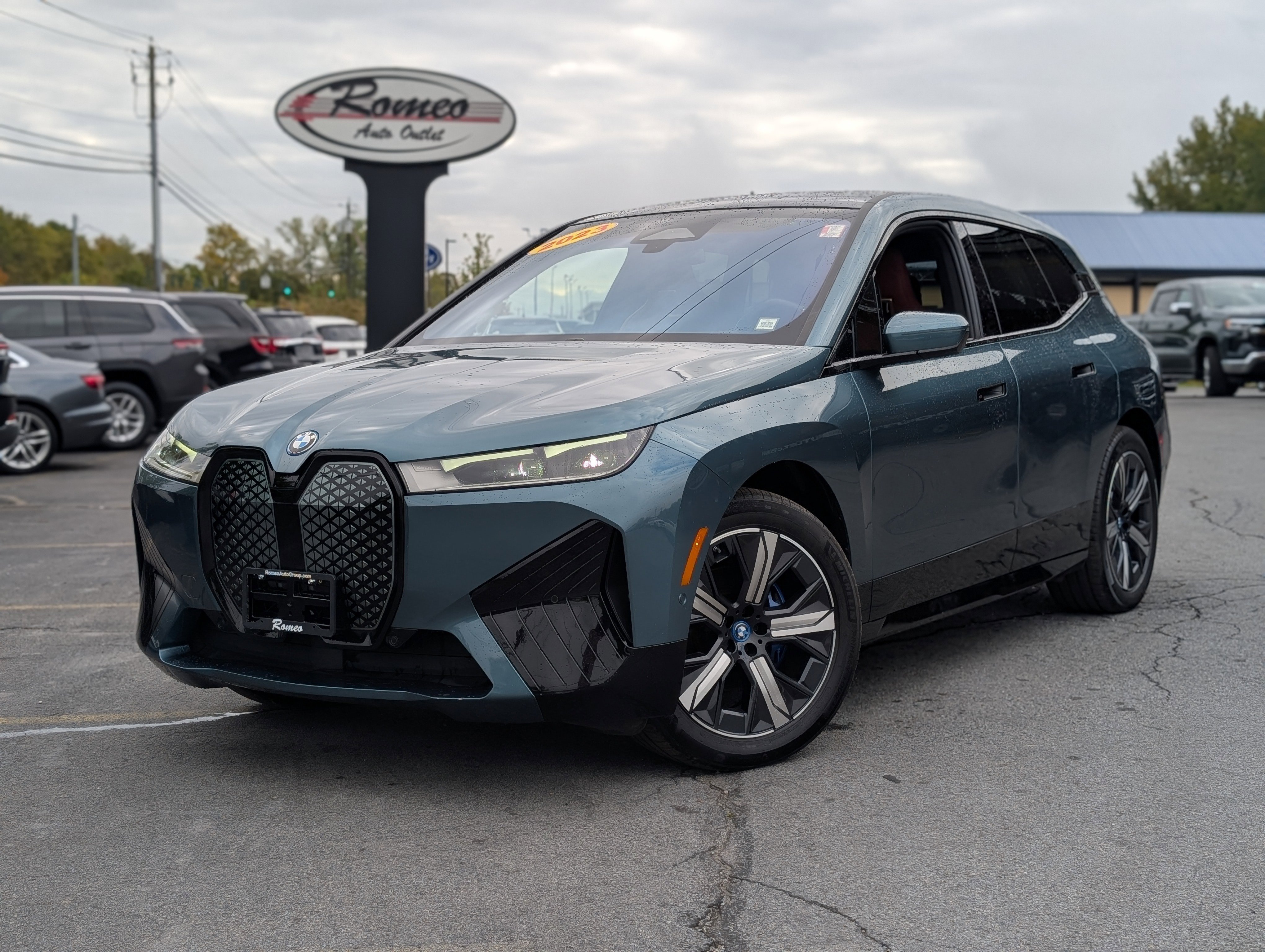 Used 2023 BMW iX xDrive50 w/ Sport Package image 1