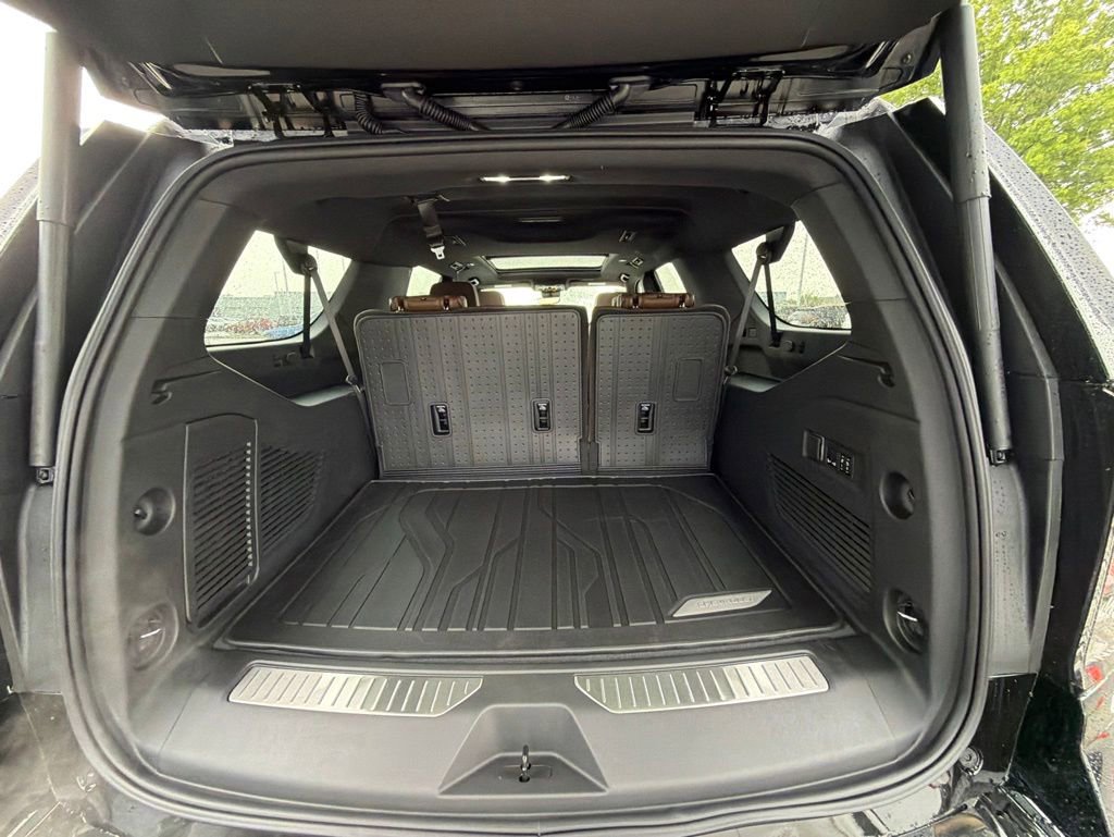 New 2026 Chevrolet Suburban High Country AWD/4WD image 13