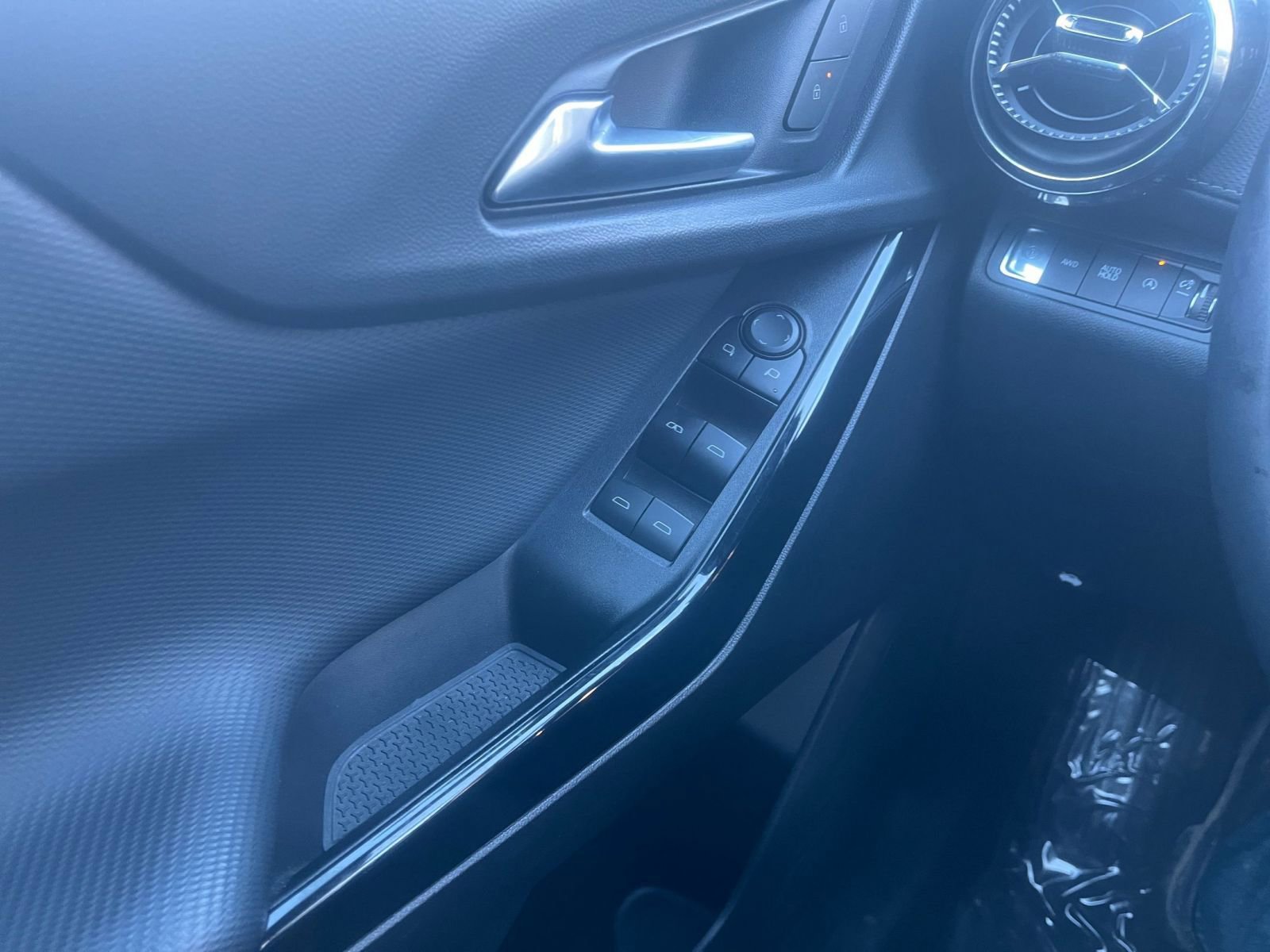 Used 2025 Chevrolet Equinox LT image 18