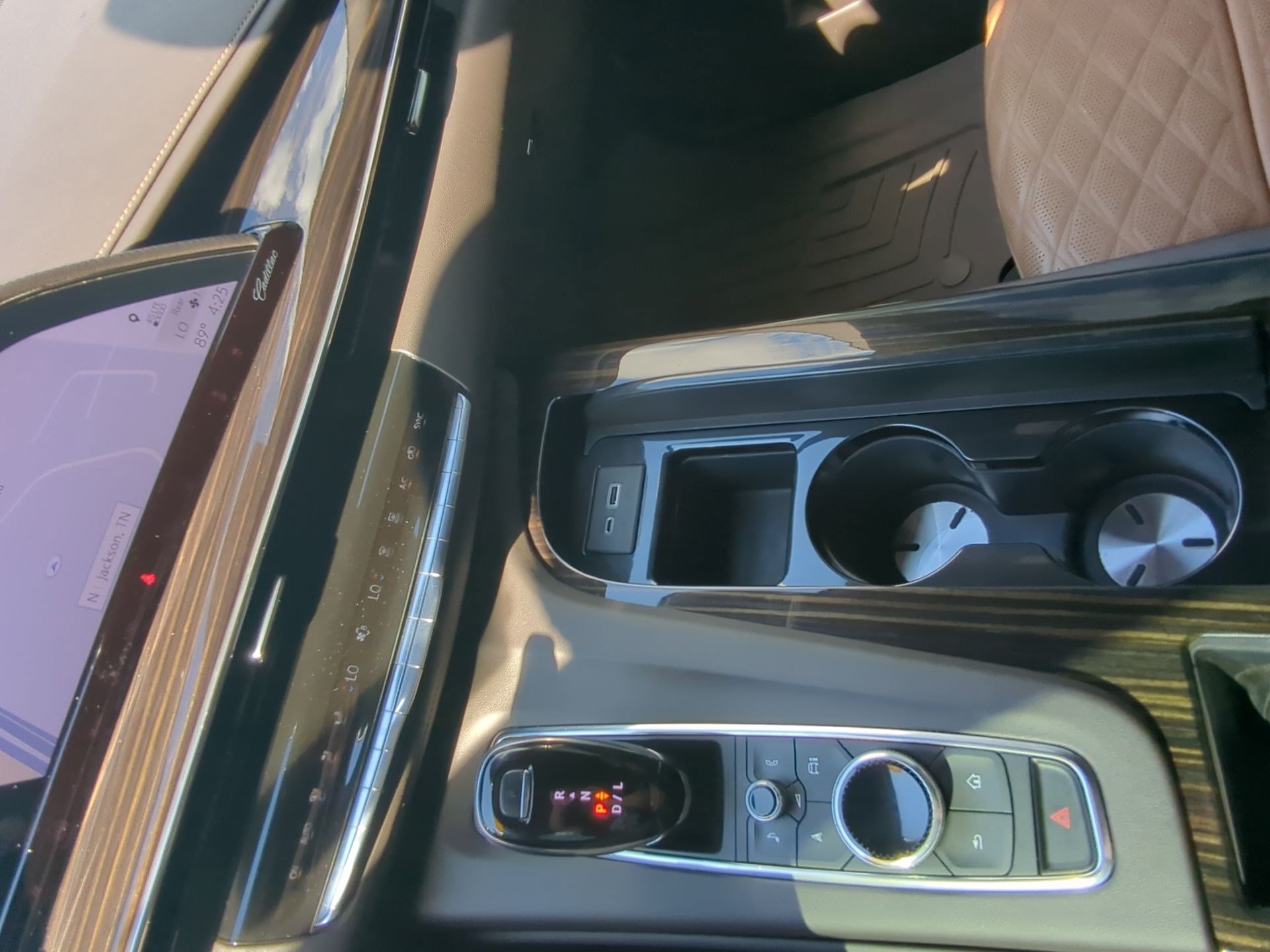 Used 2022 Cadillac Escalade Premium Luxury RWD image 18
