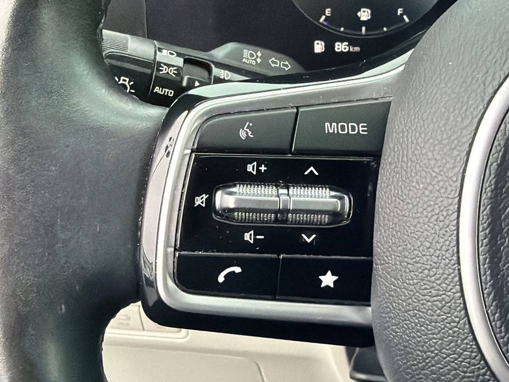Used 2022 Kia Carnival SX Prestige image 23