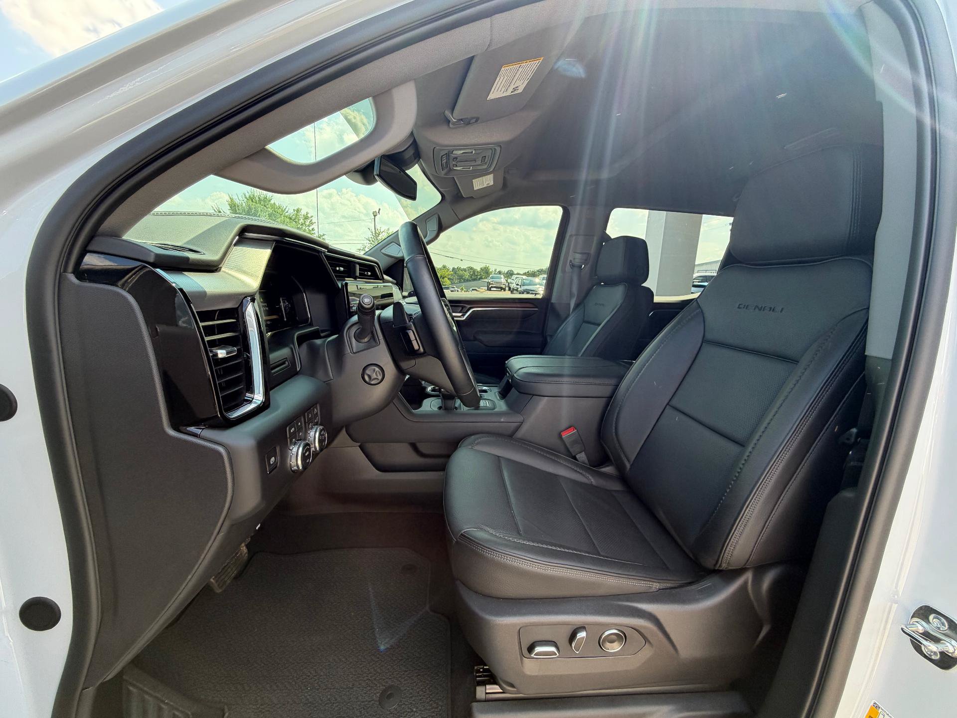 Used 2026 GMC Sierra 1500 Denali AWD/4WD image 9