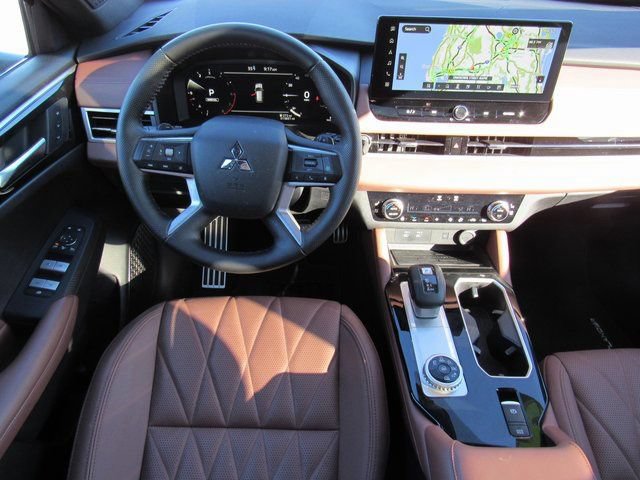 Used 2025 Mitsubishi Outlander SEL AWD/4WD image 13