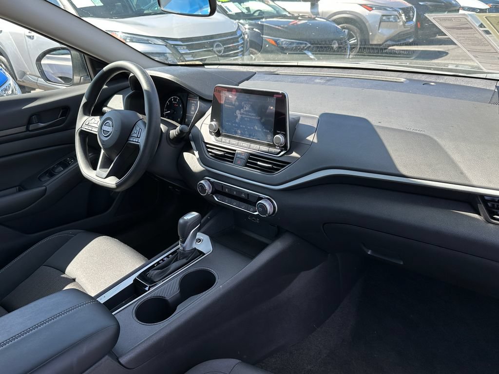Used 2025 Nissan Altima 2.5 S FWD image 15