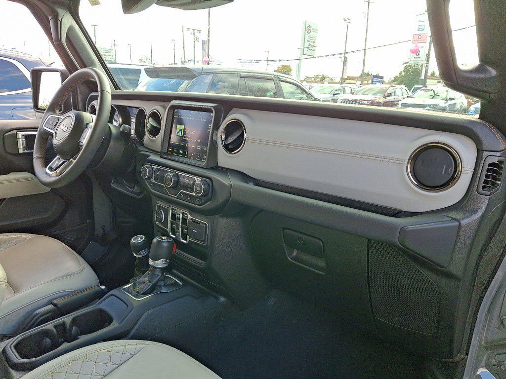 Used 2023 Jeep Wrangler Unlimited Sahara image 11