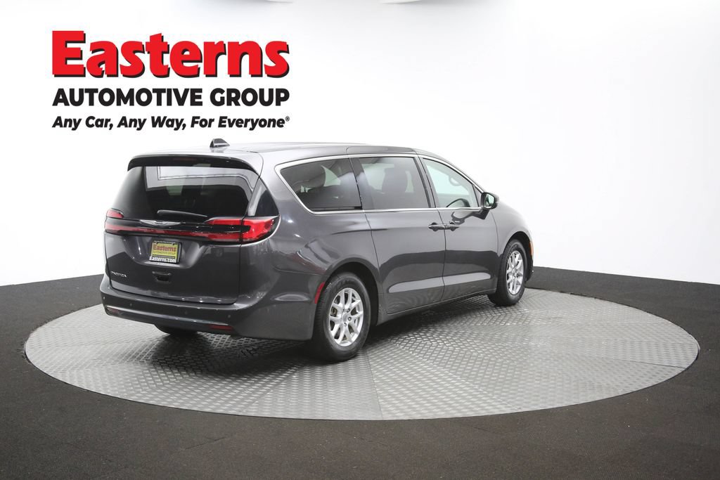 Used 2023 Chrysler Pacifica Touring-L FWD image 41