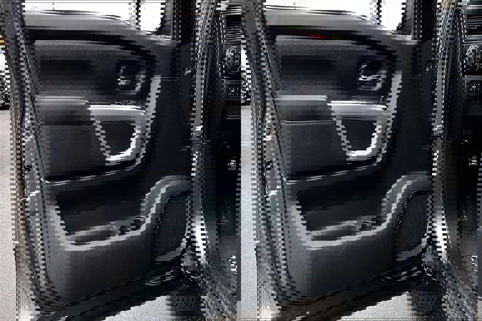 Used 2024 Nissan Titan SV w/ Accessory Utility Package image 42