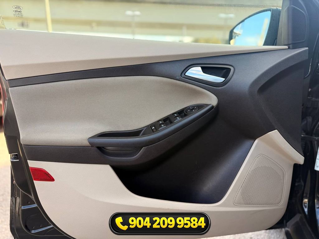 Used 2014 Ford Focus SE FWD image 20