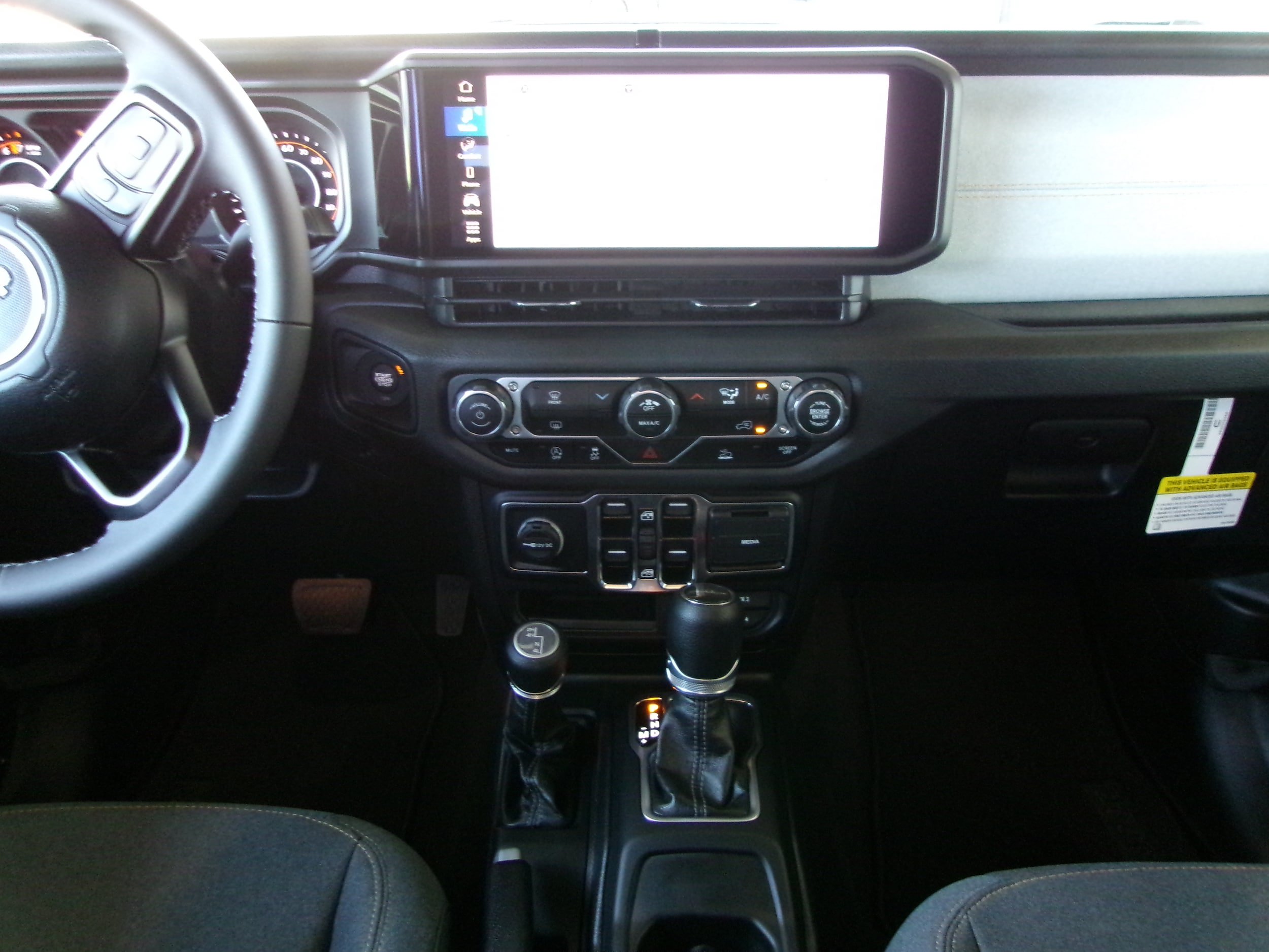 New 2025 Jeep Gladiator Sport AWD/4WD image 12